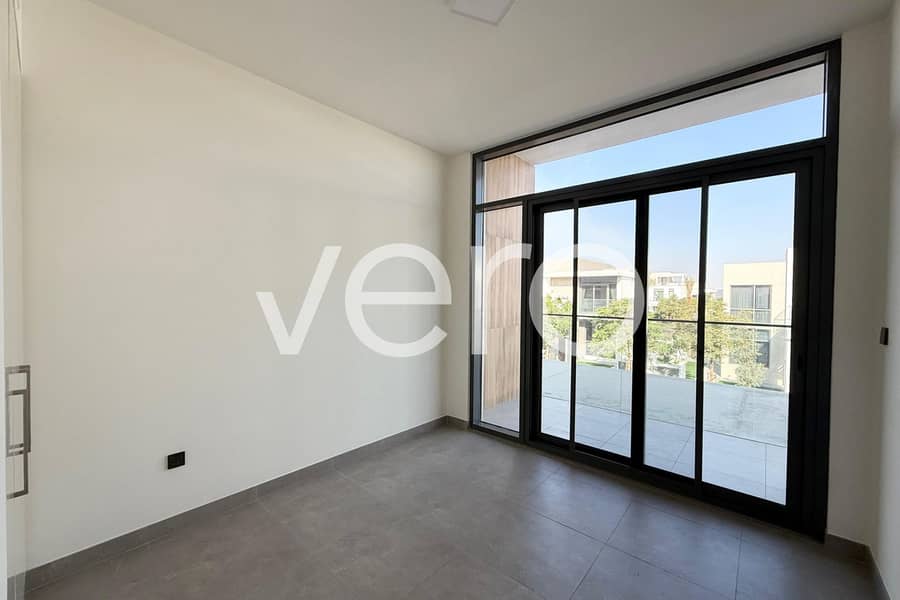 Vacant | Near Amenities | Landscaped - Image 11