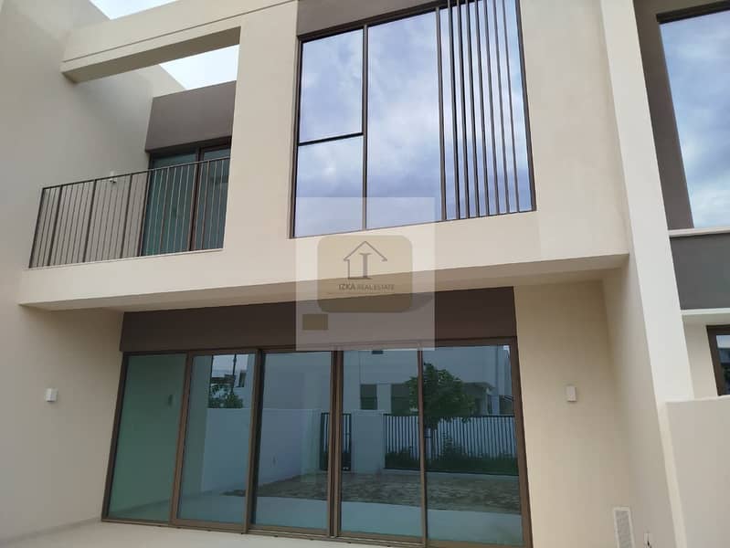 AMAZING LOCATION. CLOSE TO POOL & PARK