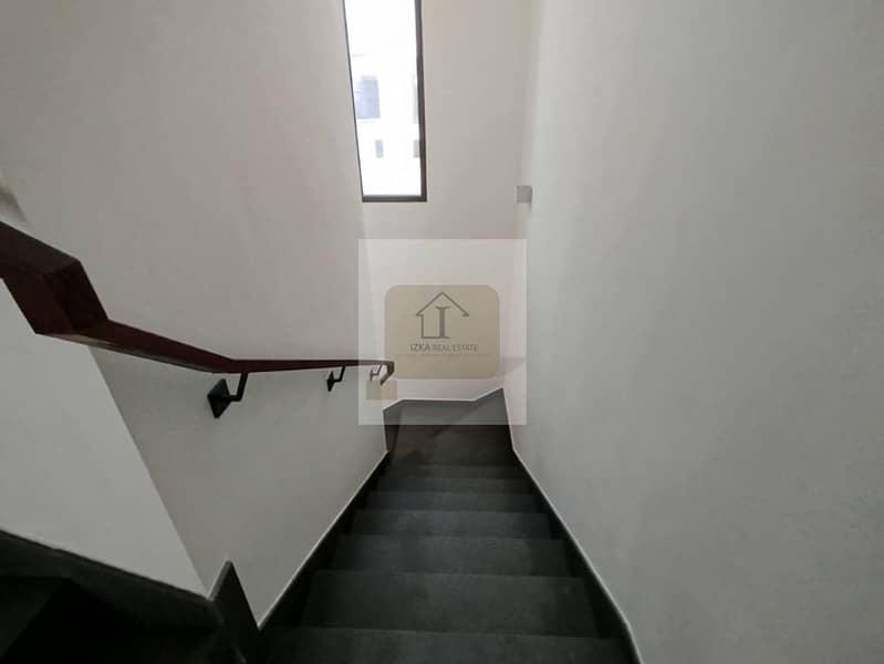 AMAZING LOCATION. CLOSE TO POOL & PARK - Image 9