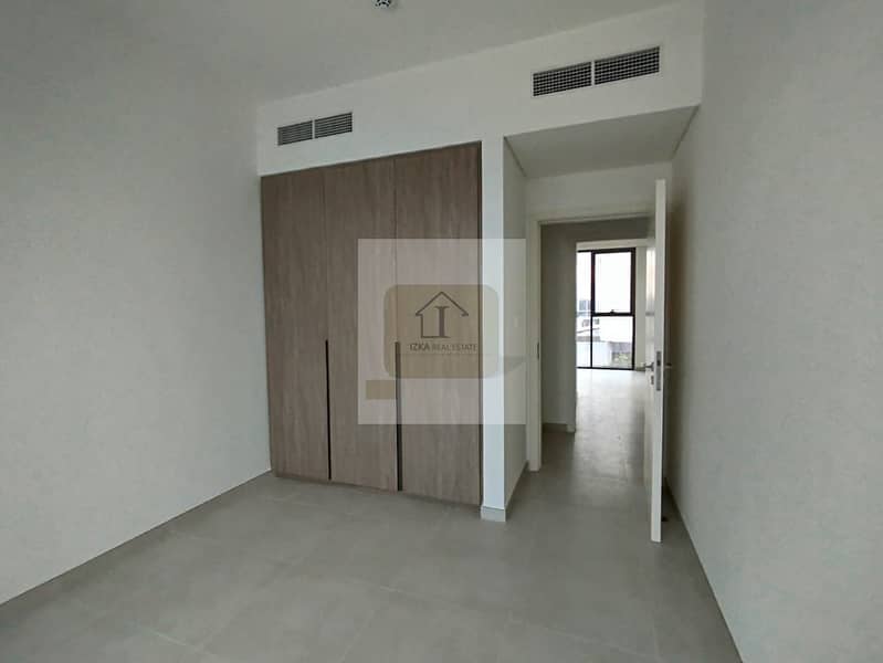 AMAZING LOCATION. CLOSE TO POOL & PARK - Image 12