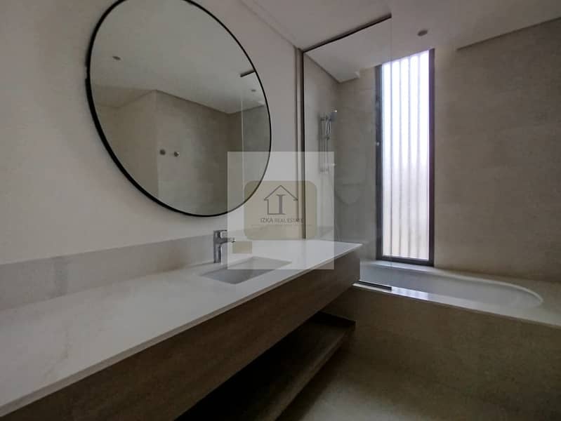 AMAZING LOCATION. CLOSE TO POOL & PARK - Image 15