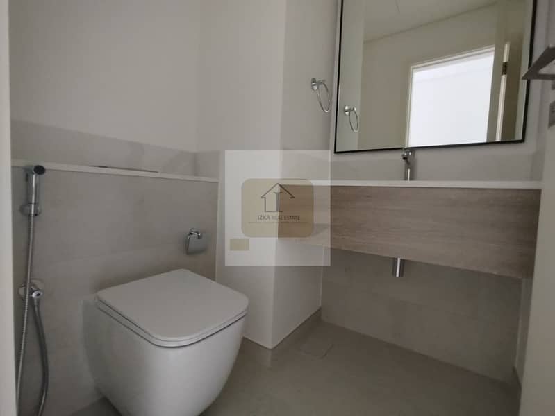 AMAZING LOCATION. CLOSE TO POOL & PARK - Image 16