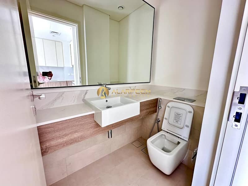 Brand New Villa | Prime Location | 1 Cheque - Image 19