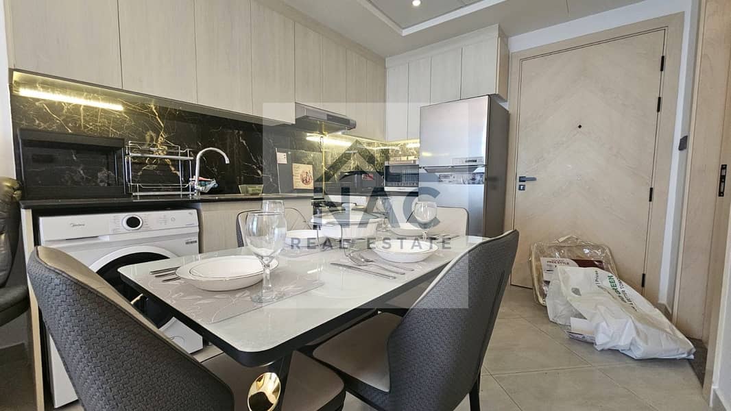 Fully Furnished || Luxurious Apartment || Just In 90k.