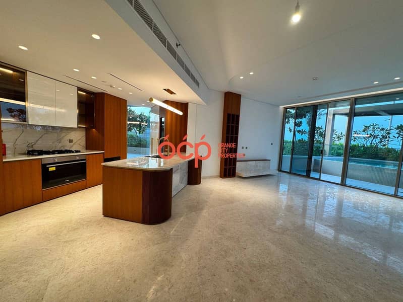 Maid's room | Direct beach access | Infinity Pool