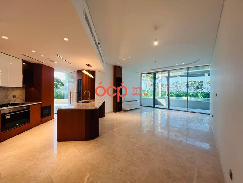 Maid's room | Direct beach access | Infinity Pool