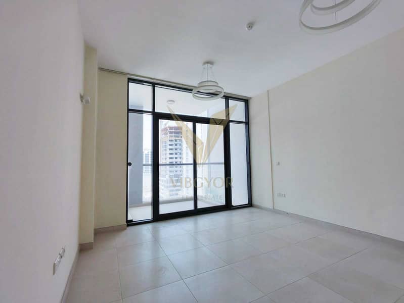Spacious 1 Bedroom Apartment Modern Living