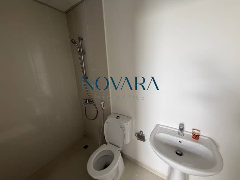 GENUINE RESALE | Rented | 6Bed stand alone villa | SPACIOUS LAYOUT V3 - Image 8