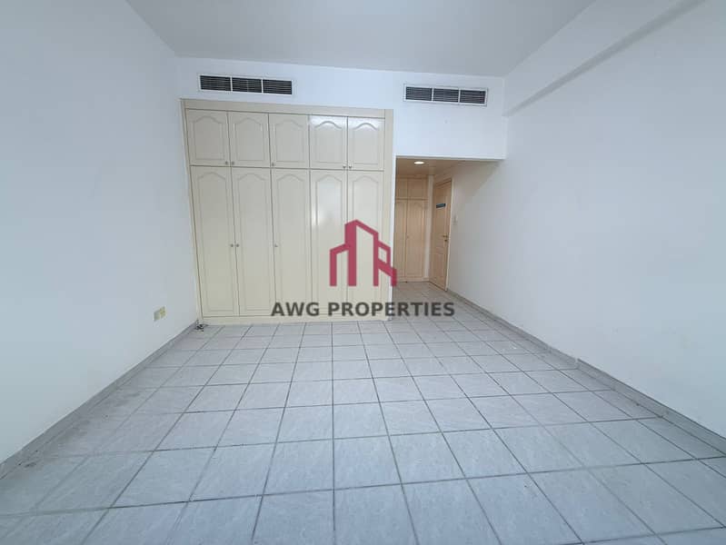 Chiller Free |Near to The Mall | Prime Location