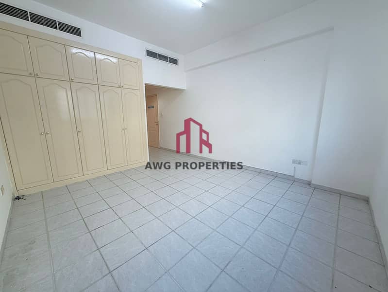 Chiller Free |Near to The Mall | Prime Location - Image 6