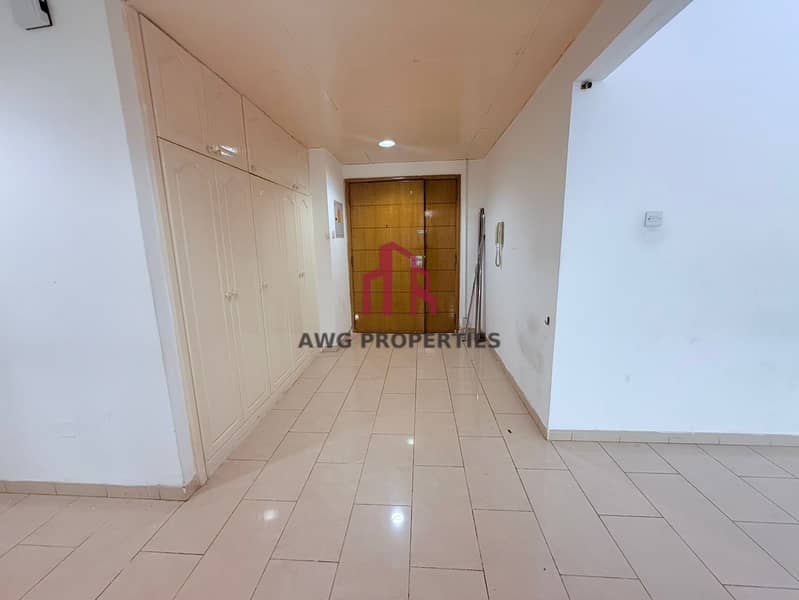 Chiller Free |Near to The Mall | Prime Location - Image 9