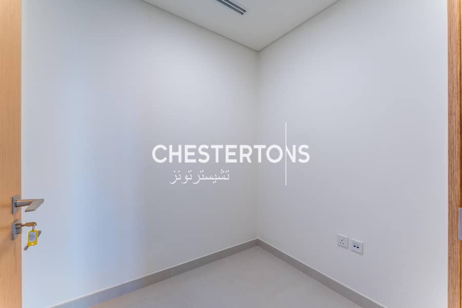 Unique Low-Floor Corner Unit | Spacious Park View - Image 10