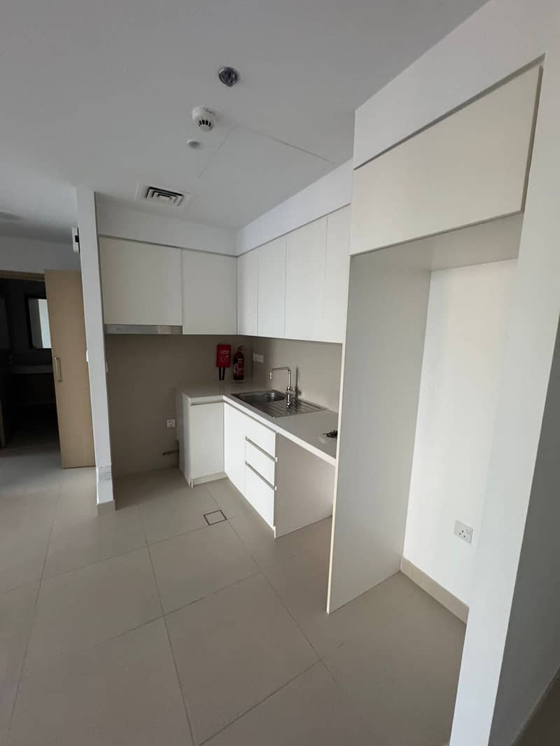 SPACIOUS 1 BHK | HIGH FLOOR | READY TO MOVE IN