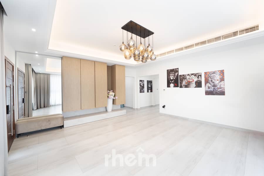 Prime Location | Vastu | Private Garden - Image 6