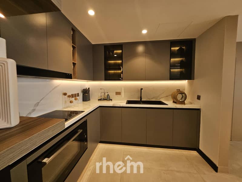 Skyline Luxury | Spacious 4BR | Prime Location - Image 8