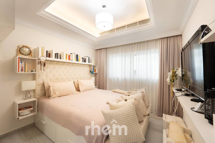 Prime Location | Vastu | Private Garden - Image 12