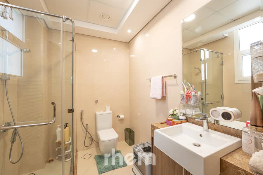 Prime Location | Vastu | Private Garden - Image 18