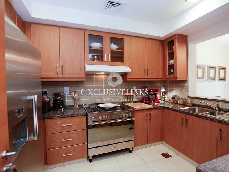 Type 1E | Light Wood | Backing into Green Alley