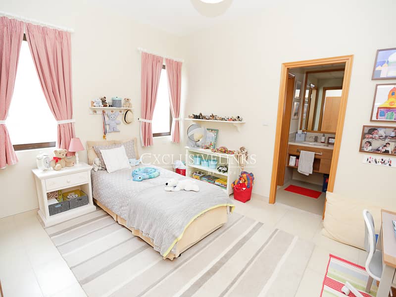 Type 1E | Light Wood | Backing into Green Alley - Image 10