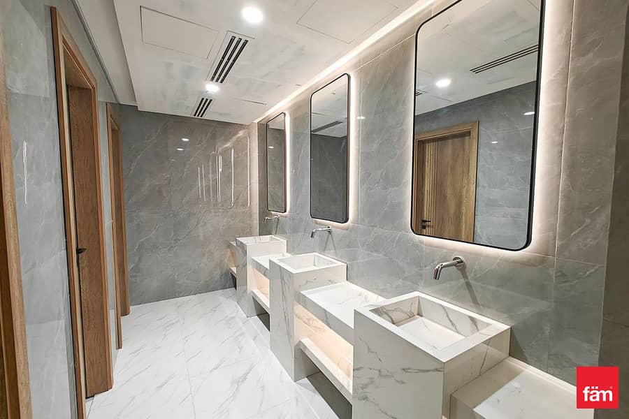 Brand new | Premium 2 Bedrooms + Study | Elegant - Image 29