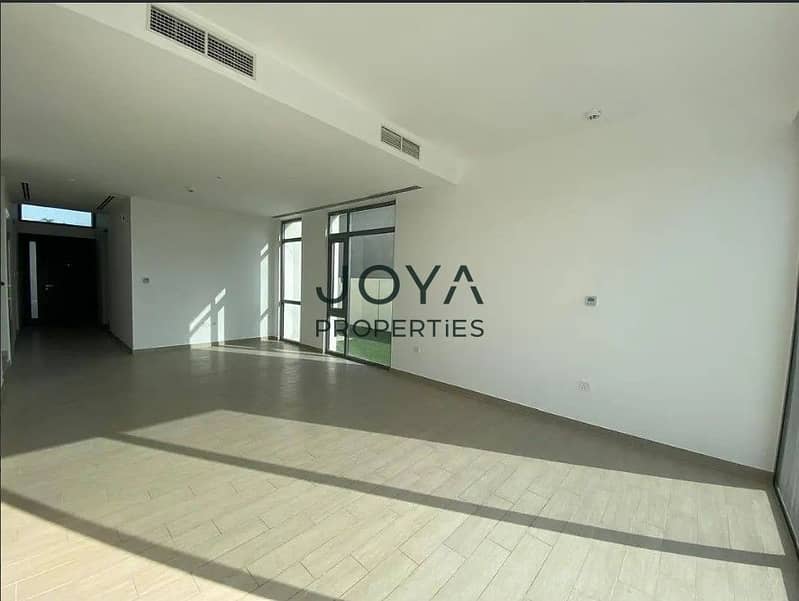 Spacious 5BR Villa | Direct Golf Course View | Family-Friendly Community