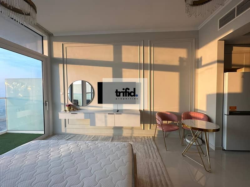 GOLF VIEW / HIGH FLOOR / AVAILABLE NOW