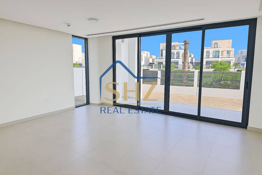 Single Row | Backing Central Park | Brand New