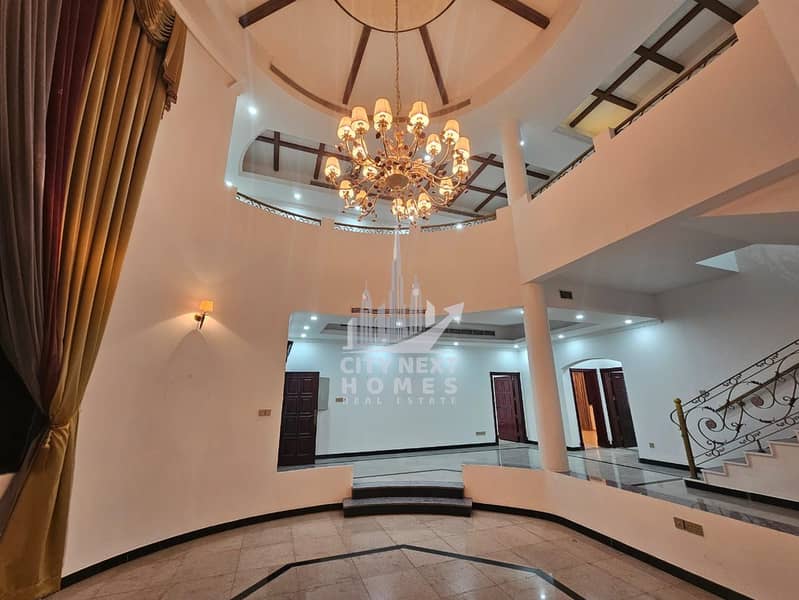 Beautiful 4 BR villa Maids in Warqa