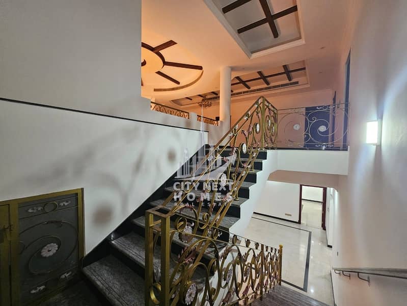 Beautiful 4 BR villa Maids in Warqa