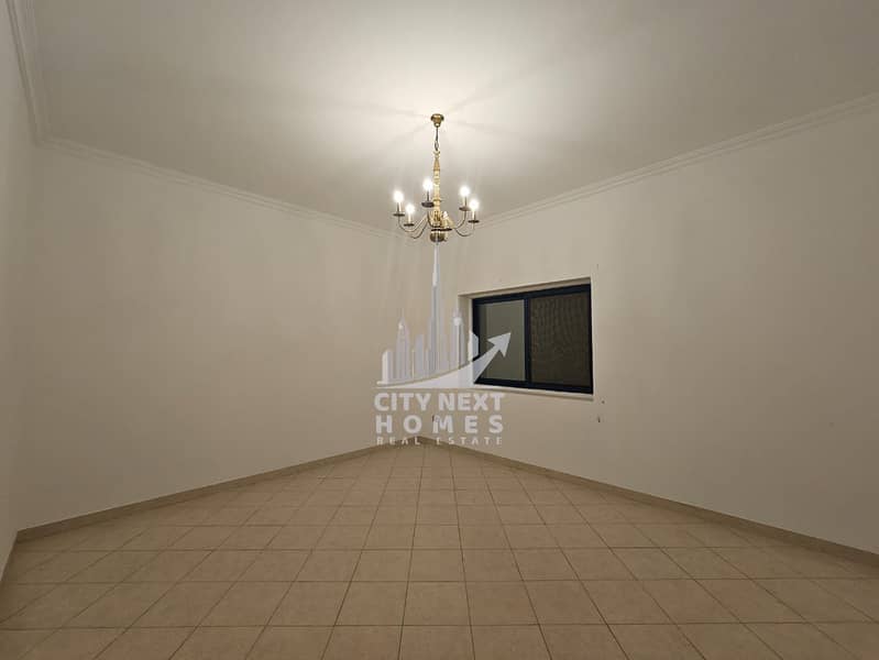 Beautiful 4 BR villa Maids in Warqa