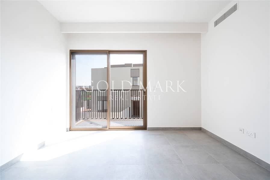 Biggest Plot I Close to Pool I Single Row Villa - Image 8