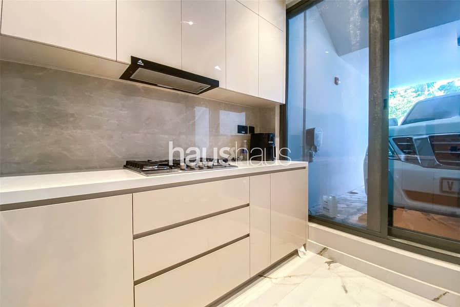 Fully Upgraded | Vacant | Single Row | High Level