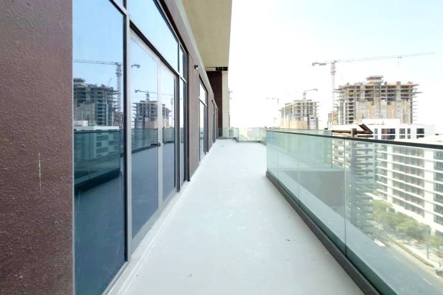 Ready to move | High Floor | Options Available - Image 11