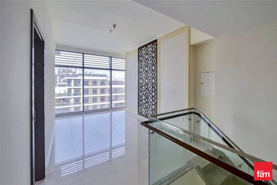 Ready to move | Pool and Park View | Corner