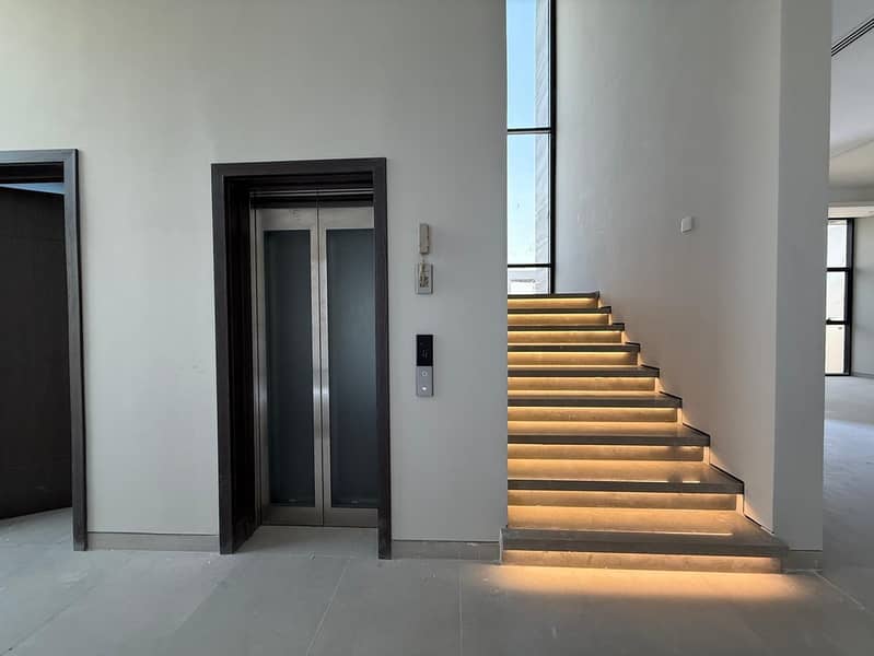 Modern | 5 Master BR Villa | Garden Area