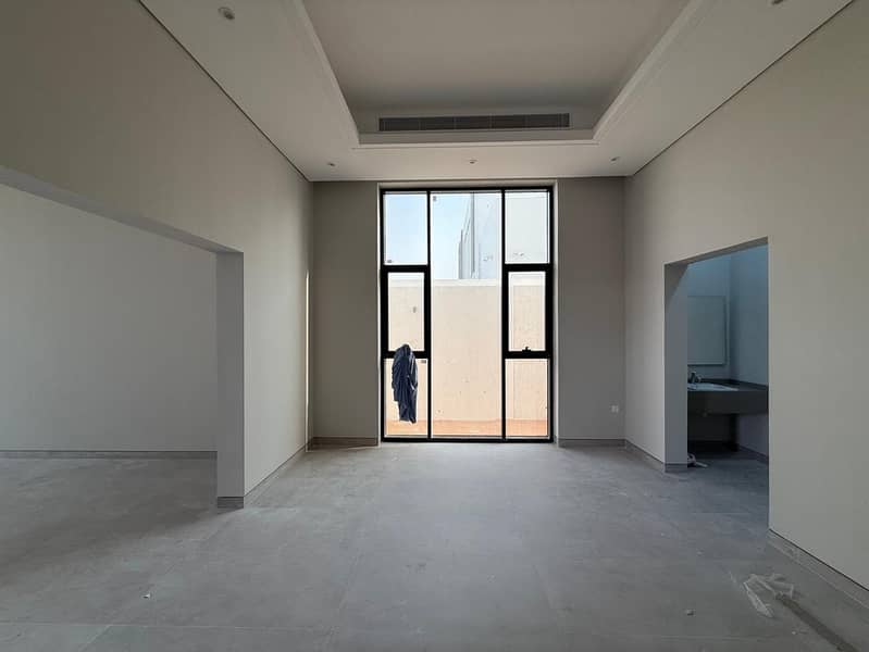 Modern | 5 Master BR Villa | Garden Area