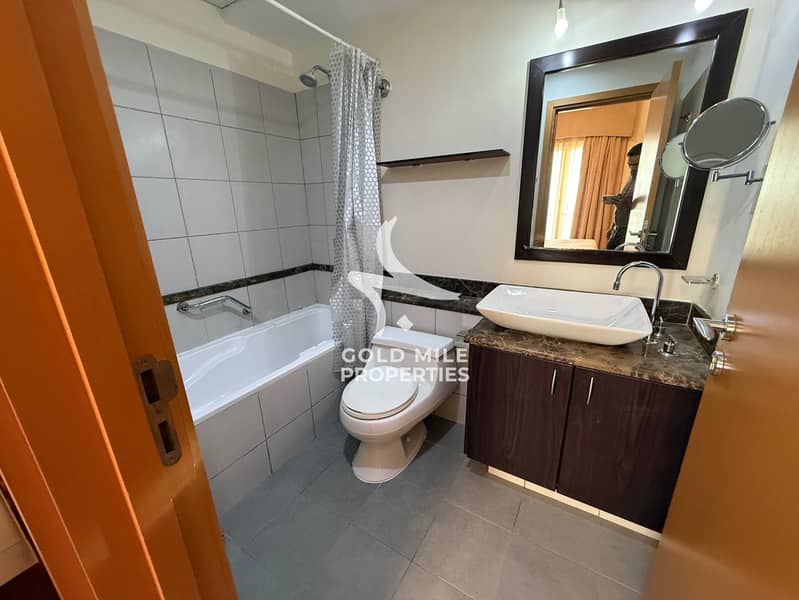 Fully Furnished - Family Residence - Near MOE - Gym Pool Parking