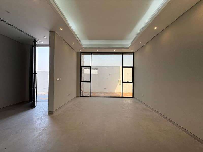 Modern | 5 Master BR Villa | Garden Area