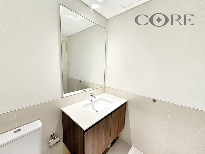 FURNISHED | MID FLOOR | YARD VIEW