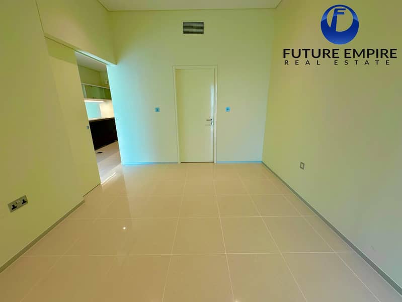 Chiller Free | Luxurious 3BHK | SZR View | Book Now - Image 8