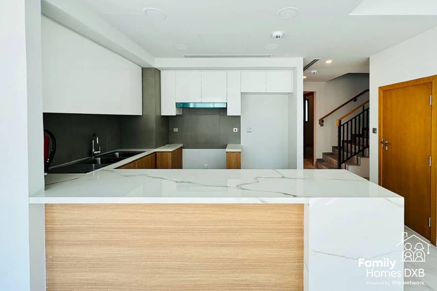 Easy to View | End Unit | Motivated Seller