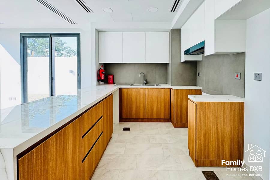 Easy to View | End Unit | Motivated Seller