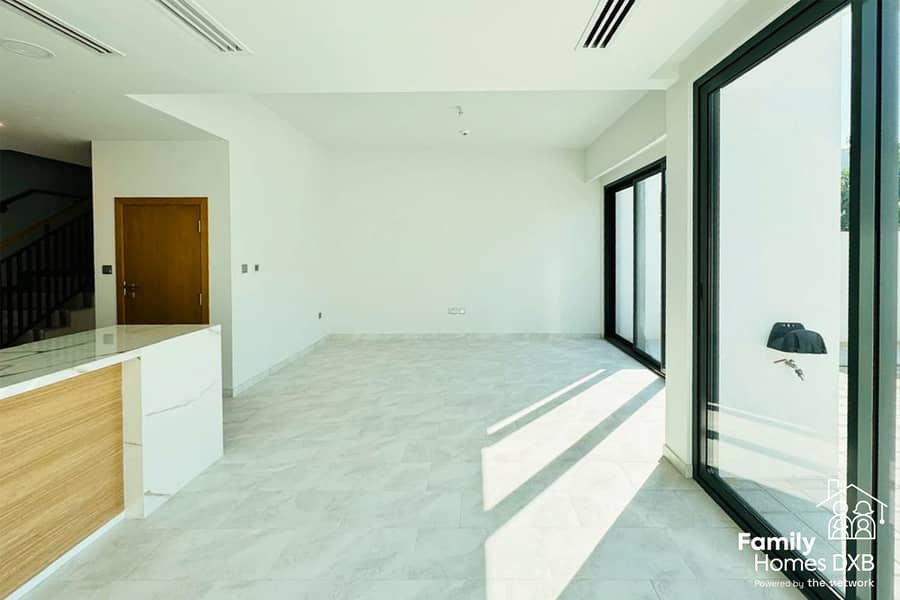 Easy to View | End Unit | Motivated Seller