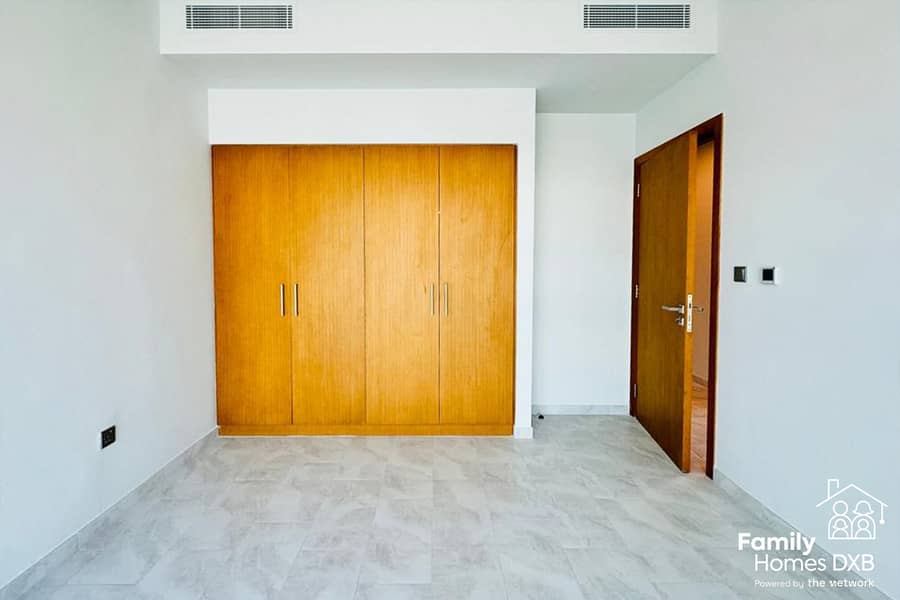 Easy to View | End Unit | Motivated Seller - Image 11