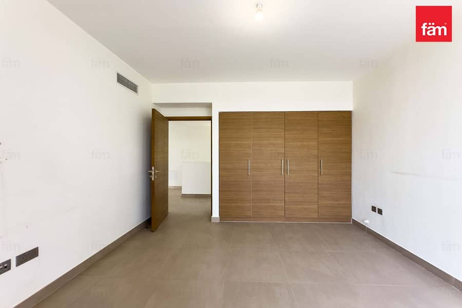 Single Row | Large Plot | Community Expert |Corner - Image 12