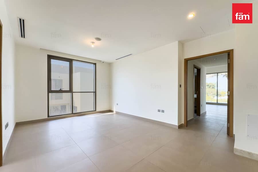 Single Row | Large Plot | Community Expert |Corner - Image 13