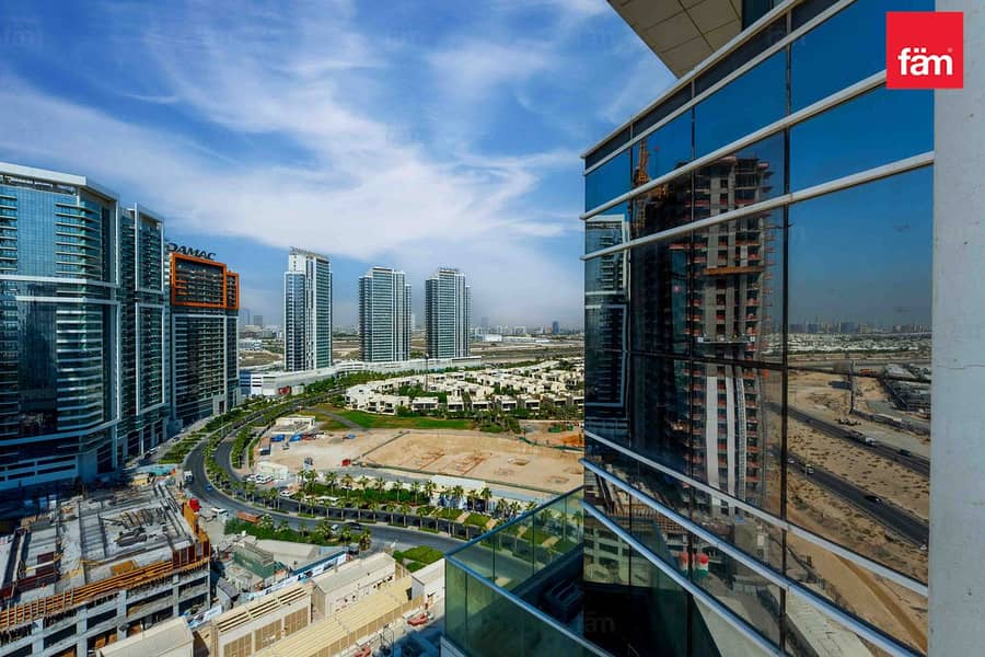 Corner Unit l Golf View l High Floor