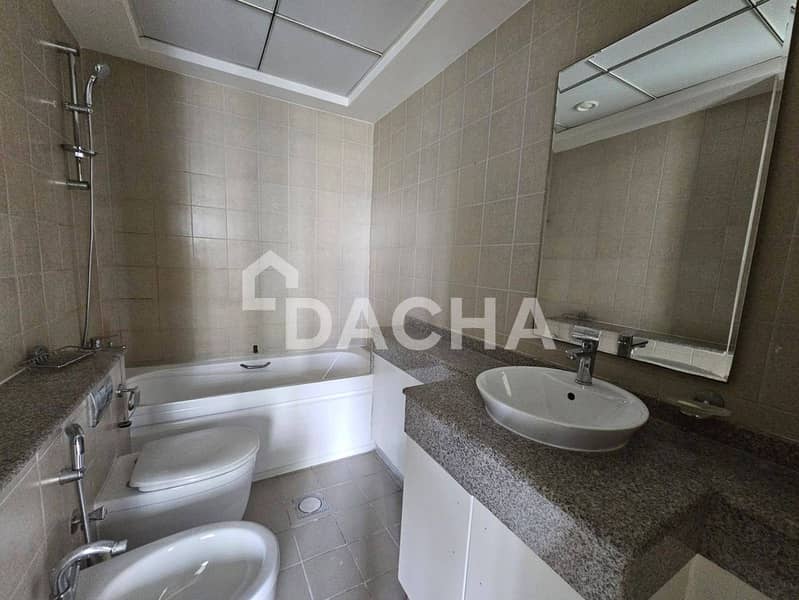 Fully Upgraded | Unfurnished | Mid Floor | Vacant - Image 17