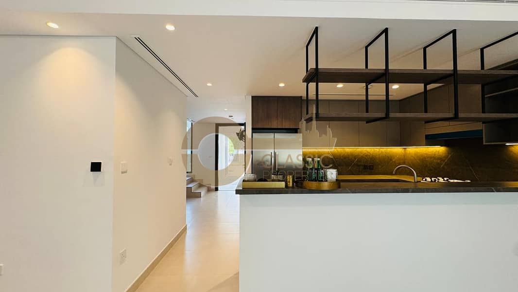 MODERN 3 BEDROOM TOWNHOUSE | UPGRADED | BRAND NEW