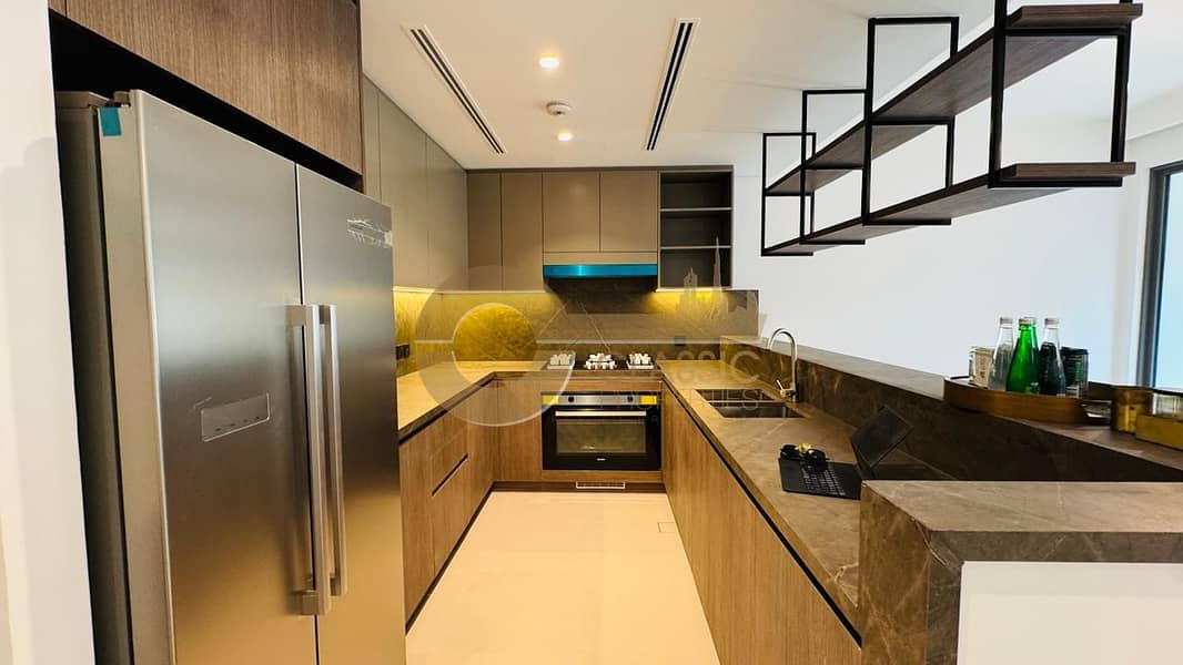 MODERN 3 BEDROOM TOWNHOUSE | UPGRADED | BRAND NEW